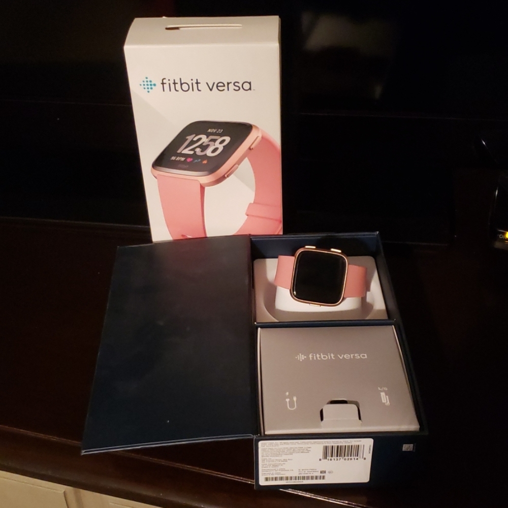 Fitbit Versa - image 1